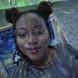 Meet your Posher, Ambroisine